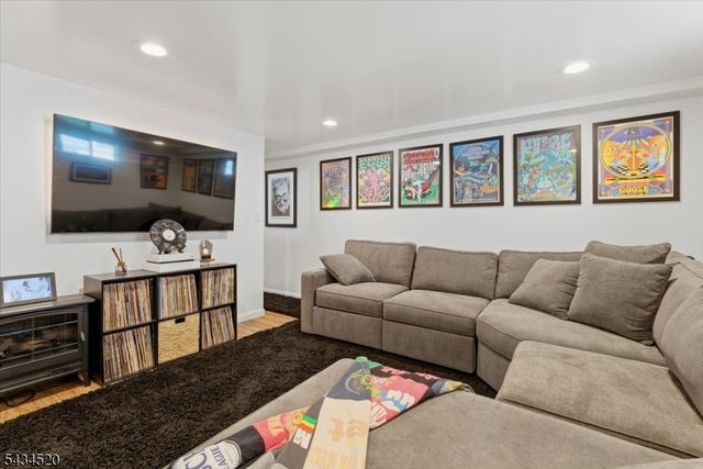 366 Maplewood Ave, Kenilworth Boro, NJ 07033