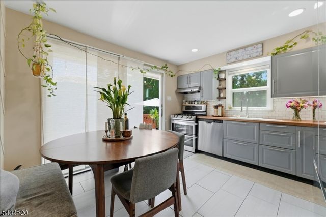 366 Maplewood Ave, Kenilworth Boro, NJ 07033