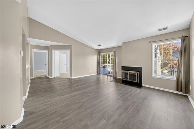 306 Trinity Ct 12, West Windsor Twp., NJ 08540