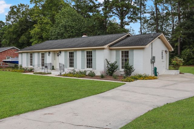 122 Pinewood Drive, Moncks Corner, SC 29461