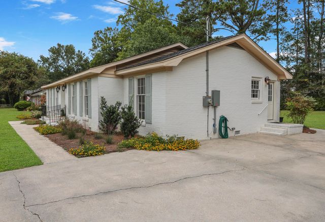 122 Pinewood Drive, Moncks Corner, SC 29461