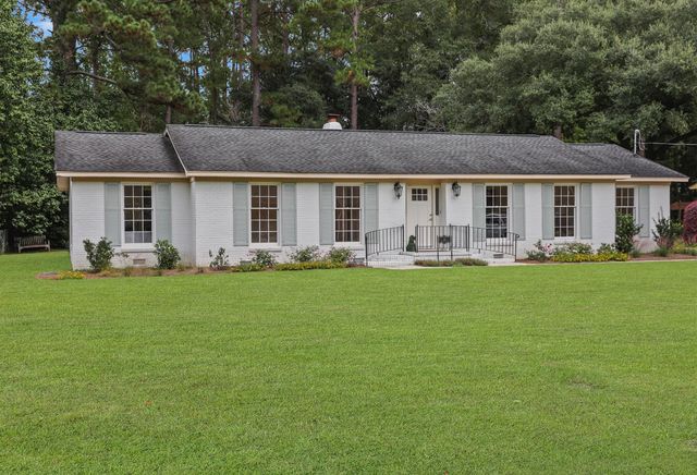 122 Pinewood Drive, Moncks Corner, SC 29461