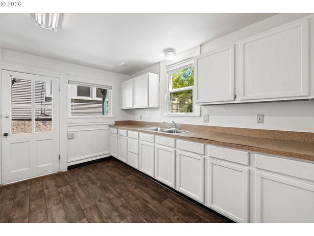 2735 Se CLINTON St, Portland, OR 97202