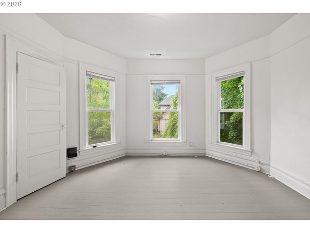 2735 Se CLINTON St, Portland, OR 97202