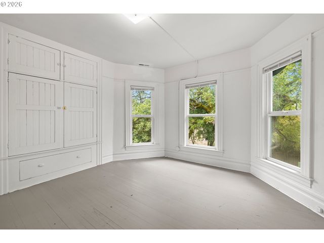 2735 Se CLINTON St, Portland, OR 97202