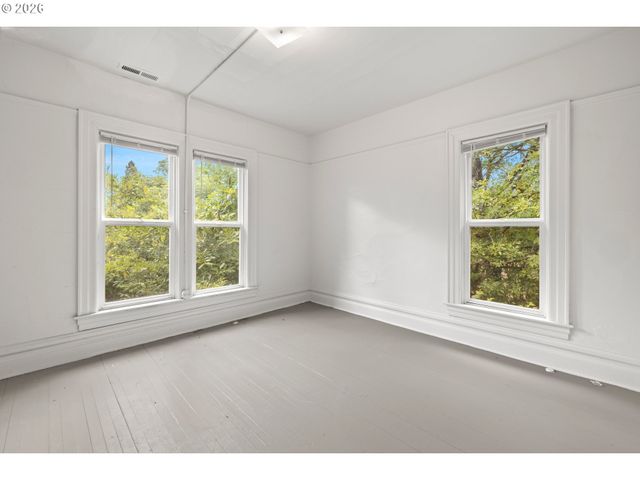 2735 Se CLINTON St, Portland, OR 97202