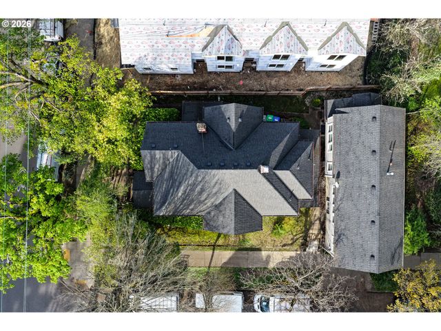 2735 Se CLINTON St, Portland, OR 97202