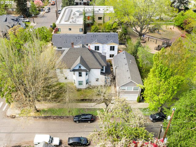 2735 Se CLINTON St, Portland, OR 97202