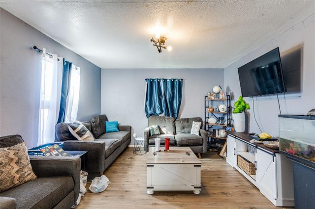 738 Tank LN, Kingsland, TX 78639