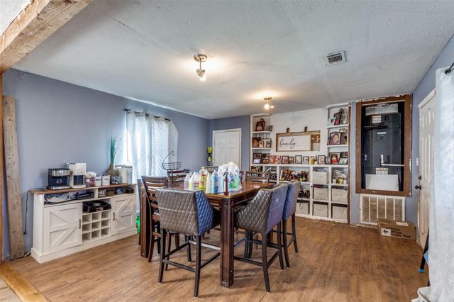 738 Tank LN, Kingsland, TX 78639