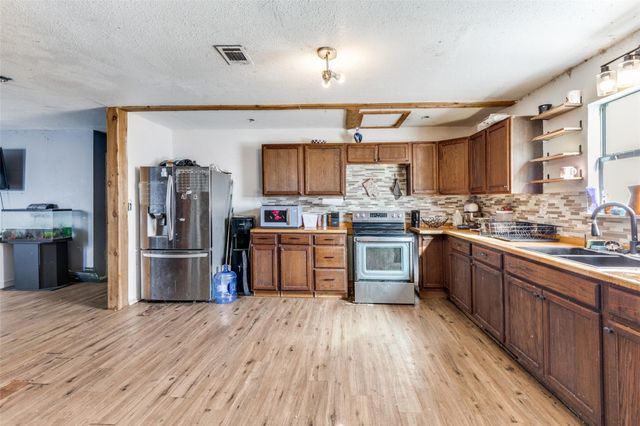 738 Tank LN, Kingsland, TX 78639