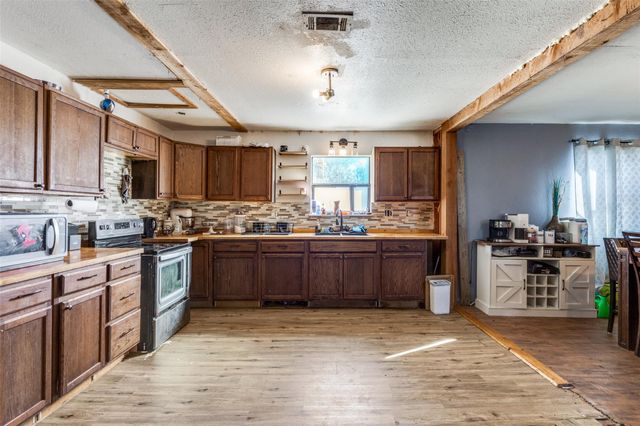 738 Tank LN, Kingsland, TX 78639