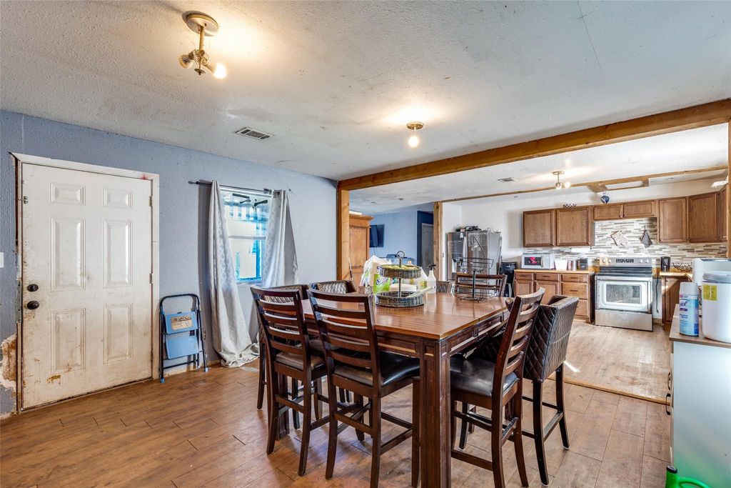 738 Tank LN, Kingsland, TX 78639