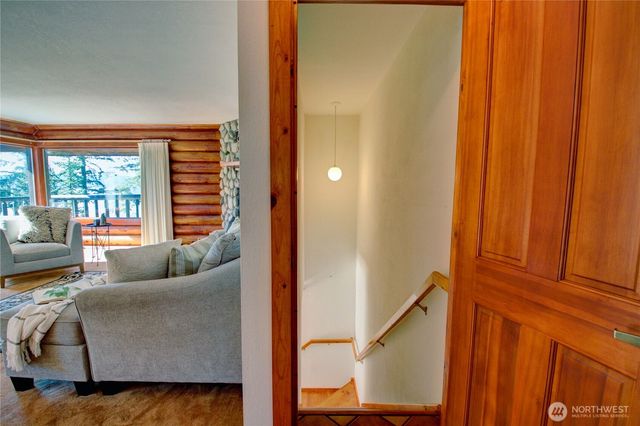 17368 Maple Lane, La Conner, WA 98257