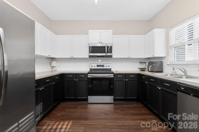 530 Doughton Lane, Charlotte, NC 28217