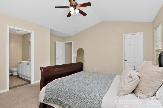 530 Doughton Lane, Charlotte, NC 28217