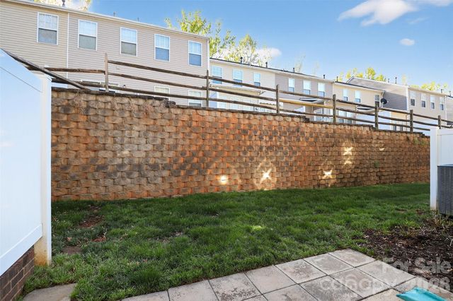 530 Doughton Lane, Charlotte, NC 28217