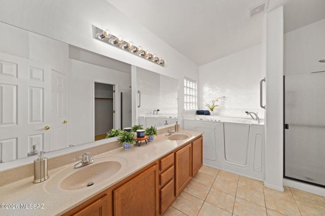 1755 N Vía Cananea, Green Valley, AZ 85614