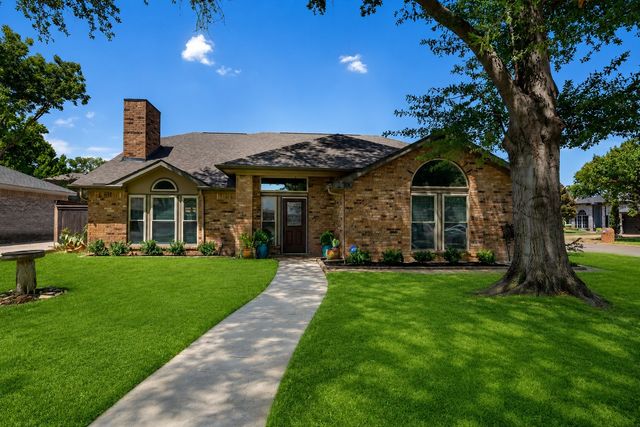 2700 Valleywood Drive, Grapevine, TX 76051
