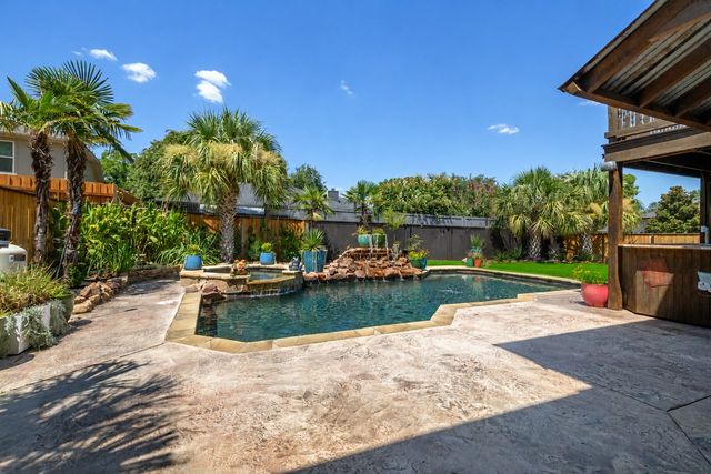 2700 Valleywood Drive, Grapevine, TX 76051