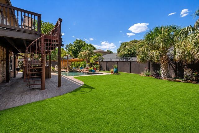 2700 Valleywood Drive, Grapevine, TX 76051