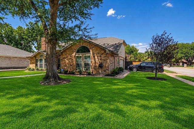 2700 Valleywood Drive, Grapevine, TX 76051