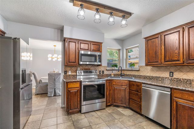2700 Valleywood Drive, Grapevine, TX 76051