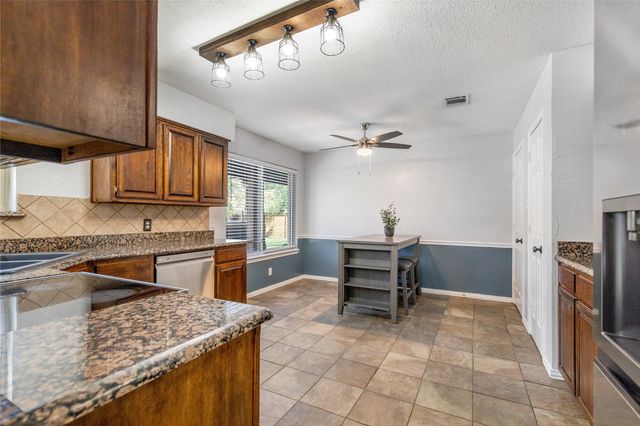 2700 Valleywood Drive, Grapevine, TX 76051
