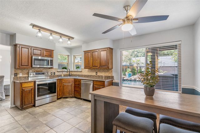 2700 Valleywood Drive, Grapevine, TX 76051