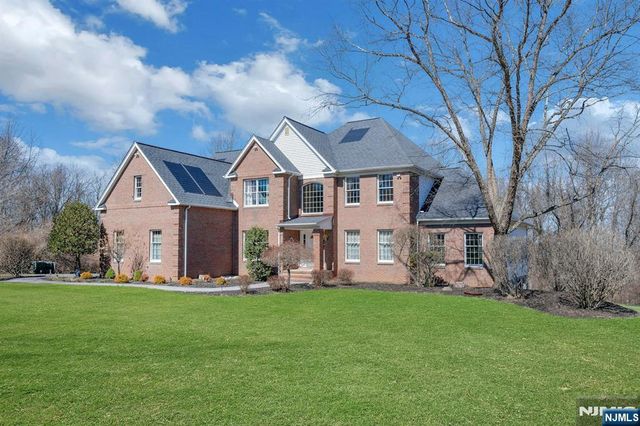 5 Noble Court, Washington Township, NJ 07853