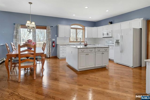 5 Noble Court, Washington Township, NJ 07853