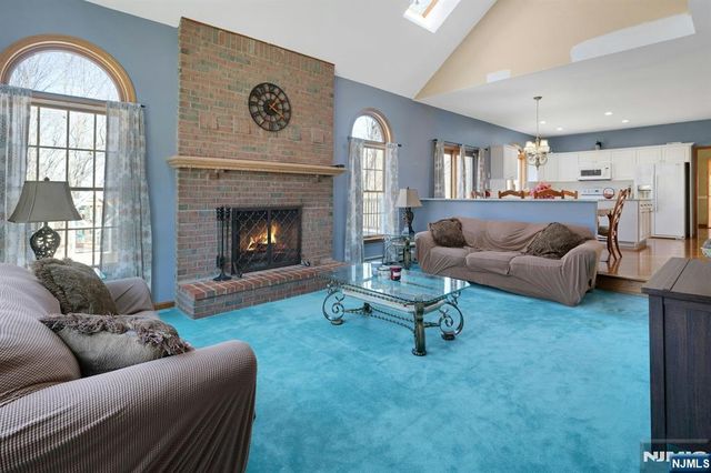 5 Noble Court, Washington Township, NJ 07853