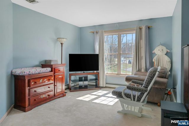 5 Noble Court, Washington Township, NJ 07853