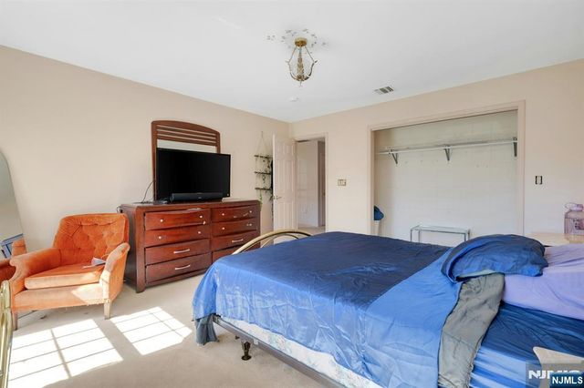 5 Noble Court, Washington Township, NJ 07853