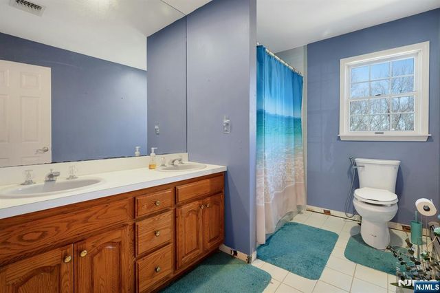 5 Noble Court, Washington Township, NJ 07853