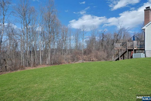 5 Noble Court, Washington Township, NJ 07853