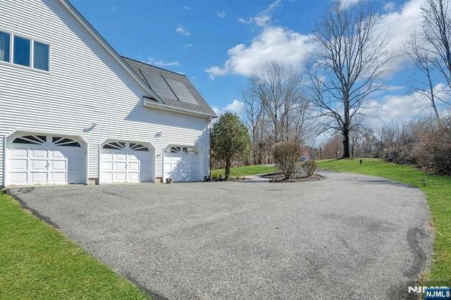 5 Noble Court, Washington Township, NJ 07853