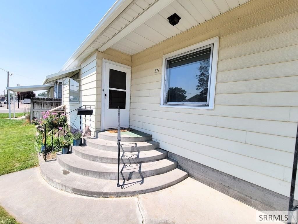 Image 3 of property listing at 311 Gladstone Street, Idaho Falls, ID 83401