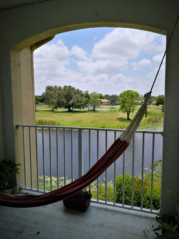 Image 14 of property listing at 2100 Greenview Shores Boulevard 523, Wellington, FL 33414