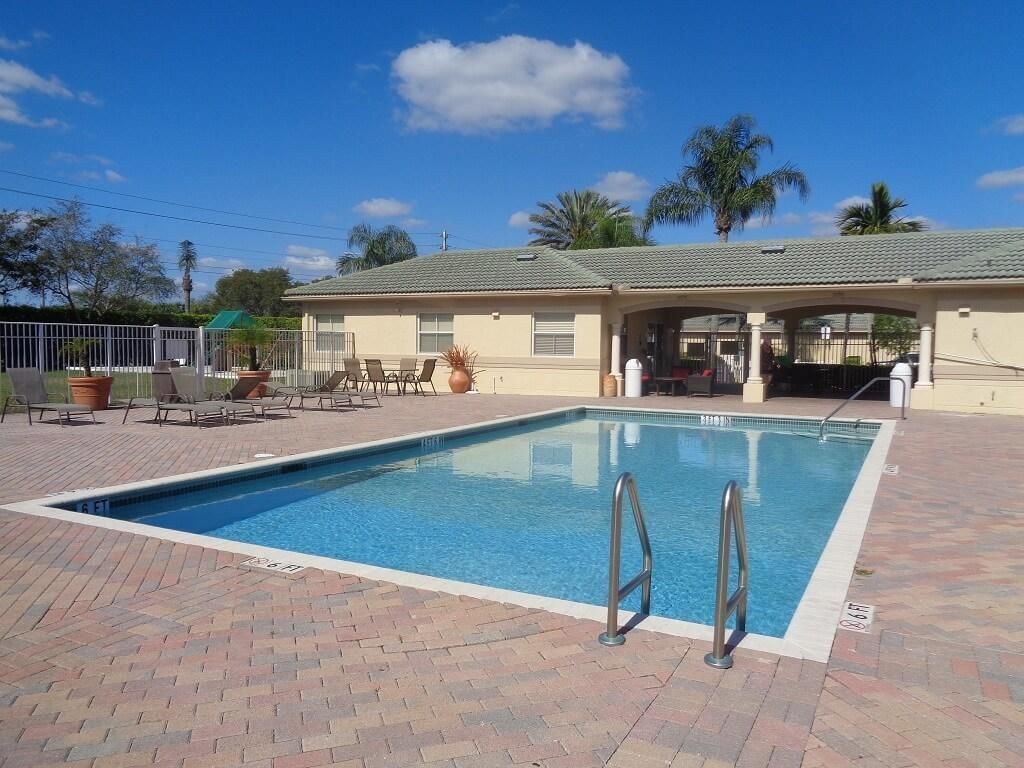 Image 15 of property listing at 2100 Greenview Shores Boulevard 523, Wellington, FL 33414