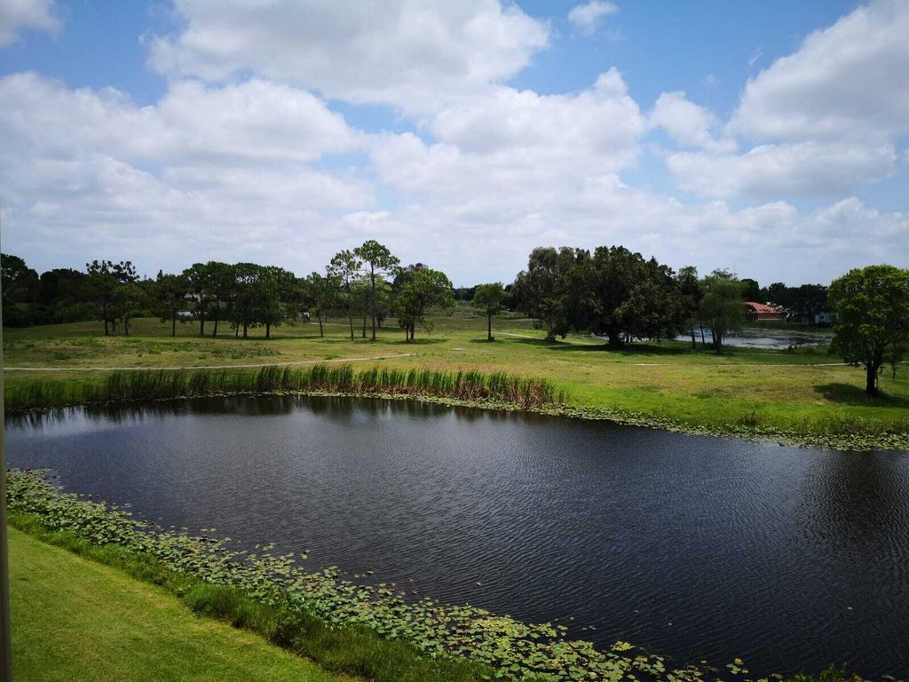 Image 17 of property listing at 2100 Greenview Shores Boulevard 523, Wellington, FL 33414