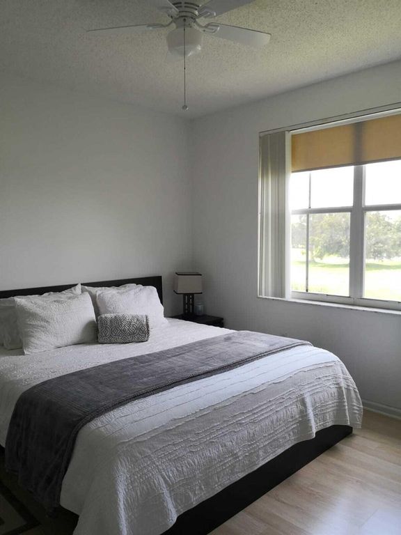 Image 5 of property listing at 2100 Greenview Shores Boulevard 523, Wellington, FL 33414