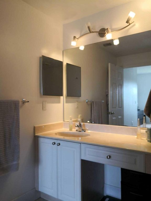 Image 6 of property listing at 2100 Greenview Shores Boulevard 523, Wellington, FL 33414
