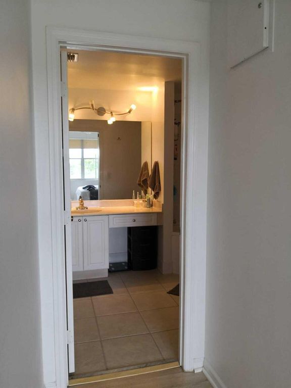 Image 7 of property listing at 2100 Greenview Shores Boulevard 523, Wellington, FL 33414