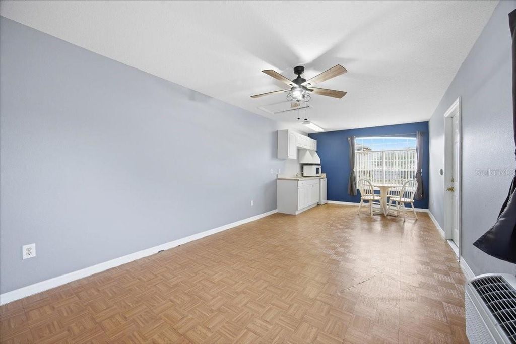 Image 6 of property listing at 135 ORCHID DRIVE, Davenport, FL 33897