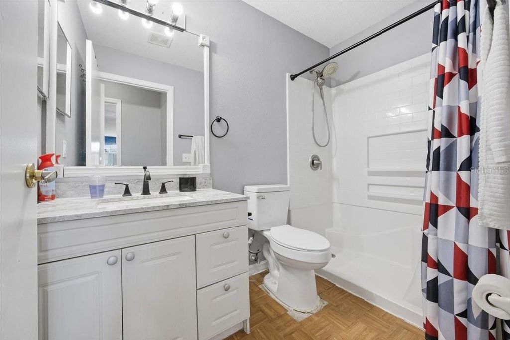 Image 10 of property listing at 135 ORCHID DRIVE, Davenport, FL 33897