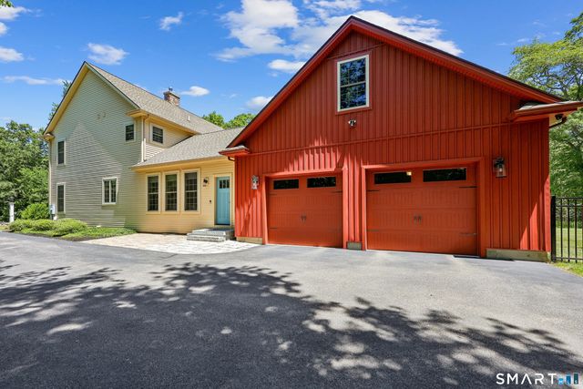 29 Green Valley Lakes Road, East Lyme, CT 06333