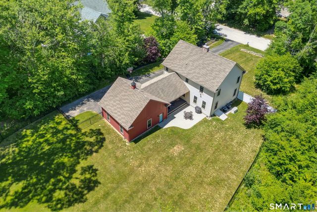 29 Green Valley Lakes Road, East Lyme, CT 06333