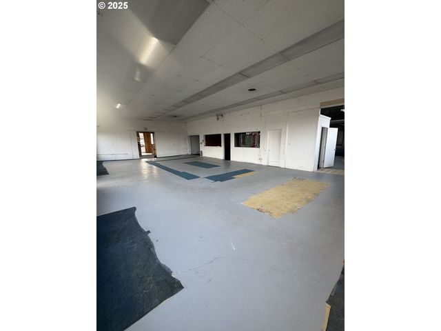 705 S BROADWAY, Coos Bay, OR 97420