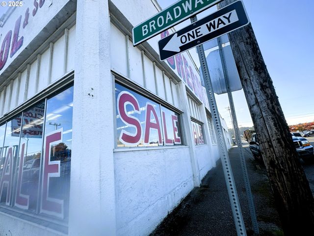 705 S BROADWAY, Coos Bay, OR 97420